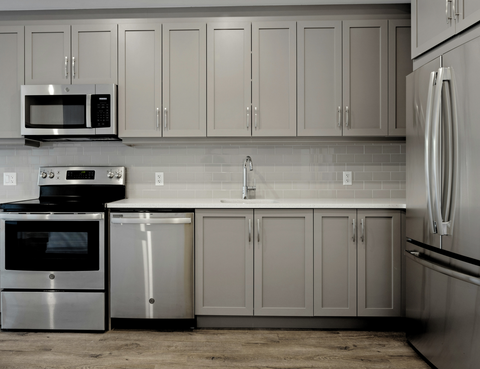 Gray Shaker Kitchen Cabinet Set – 10x10